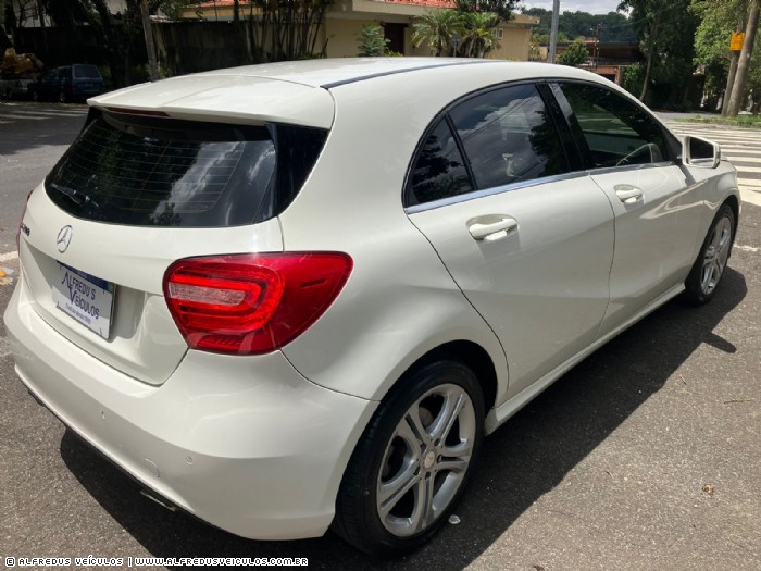 Mercedes-Benz A 200 1.6 TURBO URBAN 2014/2015